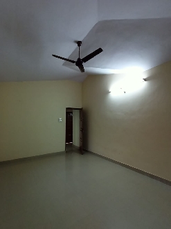 Rental 1bhk unfurnished flat for rent.  At St Cruz behind kenkre estate